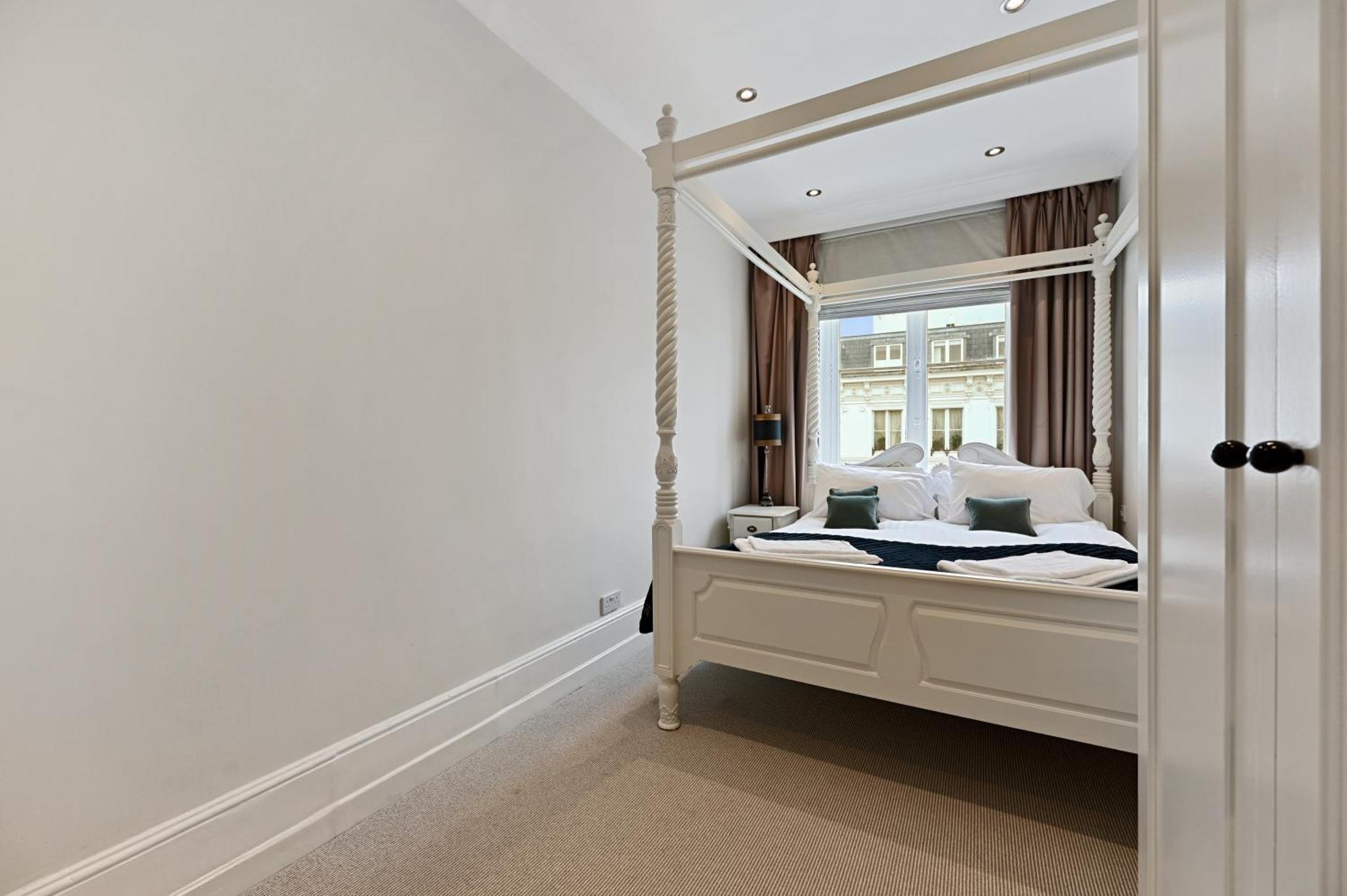 Beautiful 2 King Size Beds 2 Bath- Sleeps 5 In Earls Court Apartment ลอนดอน ภายนอก รูปภาพ