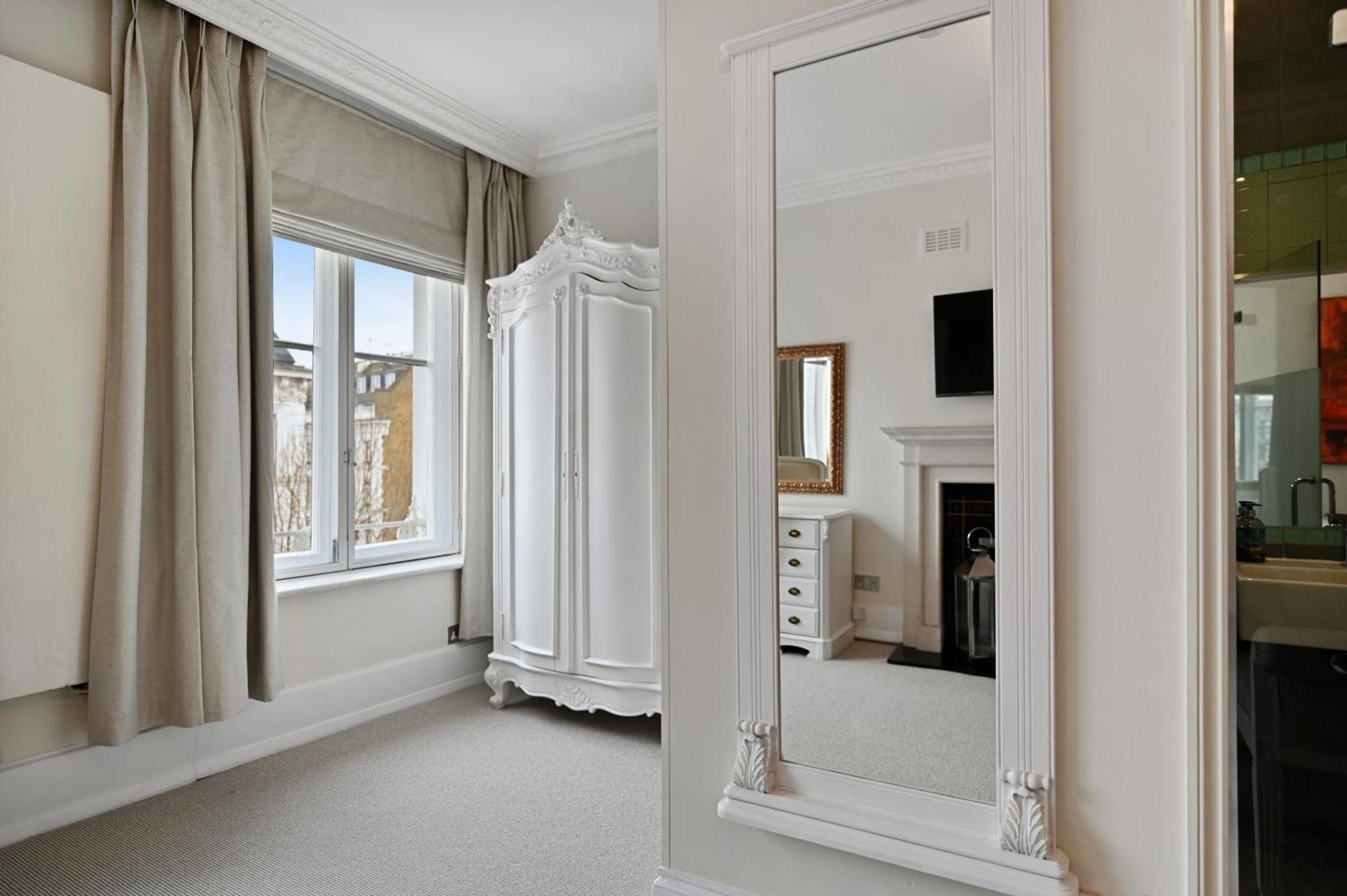 Beautiful 2 King Size Beds 2 Bath- Sleeps 5 In Earls Court Apartment ลอนดอน ภายนอก รูปภาพ