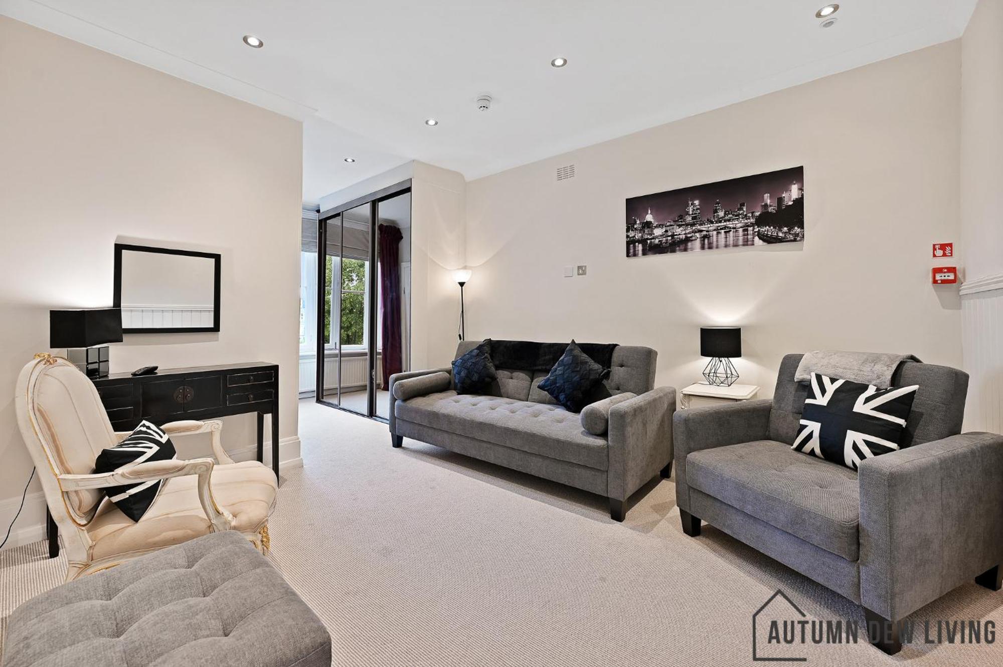 Beautiful 2 King Size Beds 2 Bath- Sleeps 5 In Earls Court Apartment ลอนดอน ภายนอก รูปภาพ