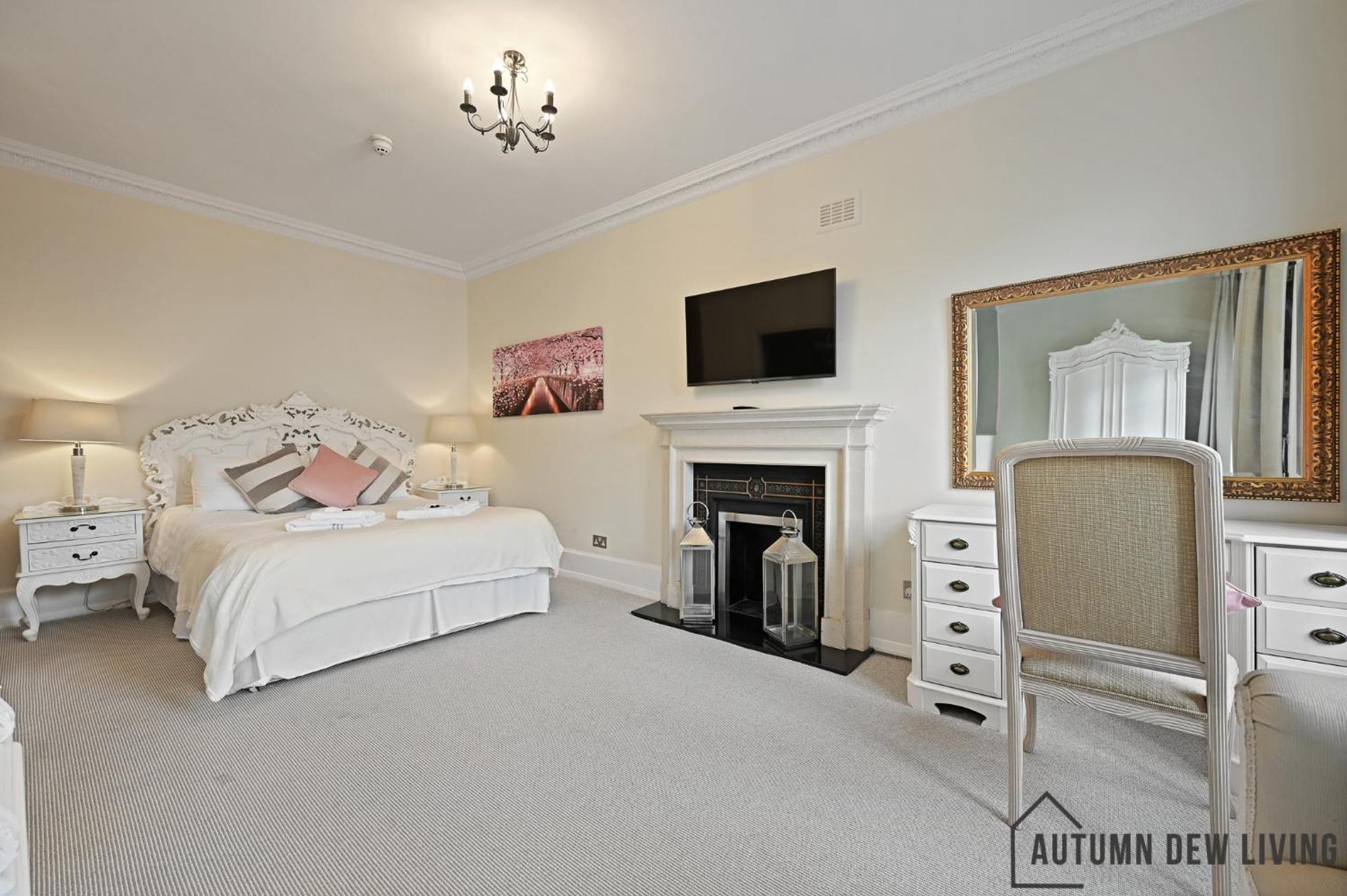 Beautiful 2 King Size Beds 2 Bath- Sleeps 5 In Earls Court Apartment ลอนดอน ภายนอก รูปภาพ