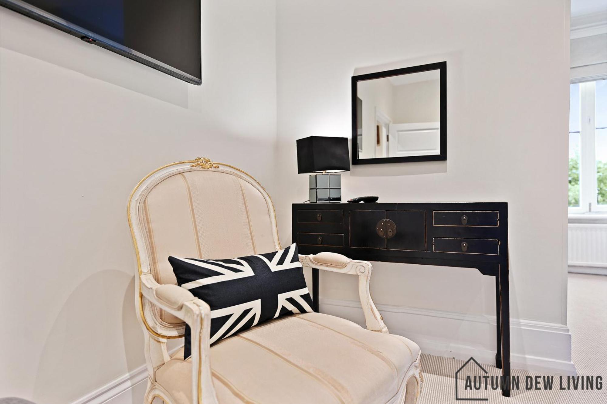 Beautiful 2 King Size Beds 2 Bath- Sleeps 5 In Earls Court Apartment ลอนดอน ภายนอก รูปภาพ