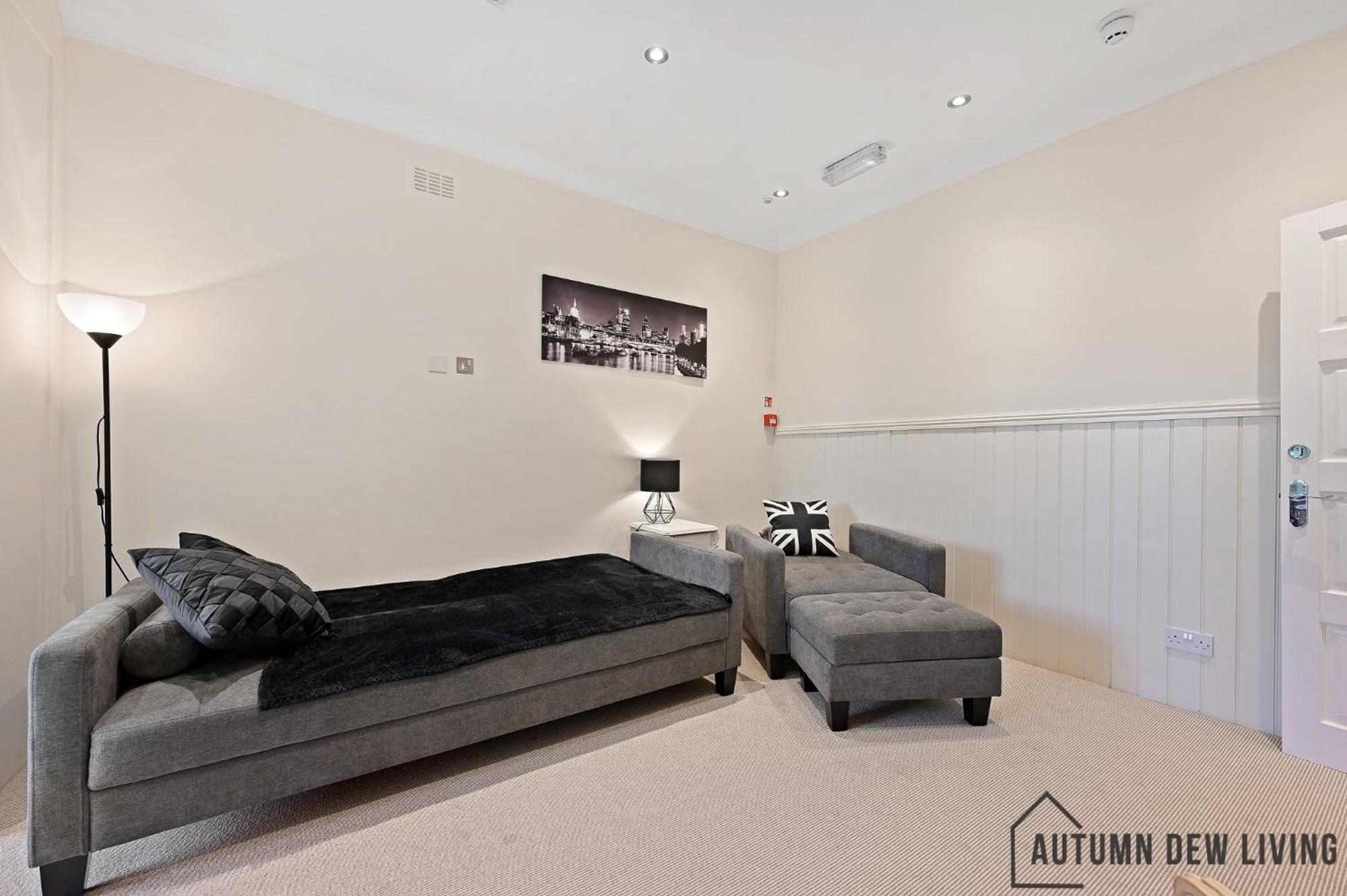 Beautiful 2 King Size Beds 2 Bath- Sleeps 5 In Earls Court Apartment ลอนดอน ภายนอก รูปภาพ