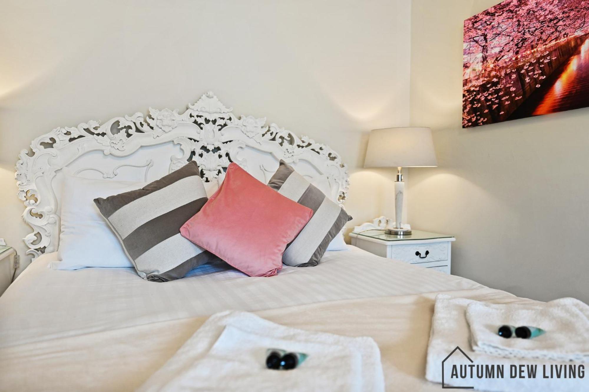 Beautiful 2 King Size Beds 2 Bath- Sleeps 5 In Earls Court Apartment ลอนดอน ภายนอก รูปภาพ